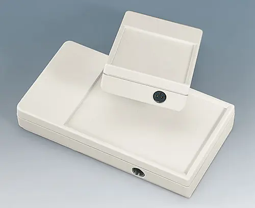 Plain surfaces for interfaces