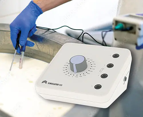 Simulator for testing measuring instruments